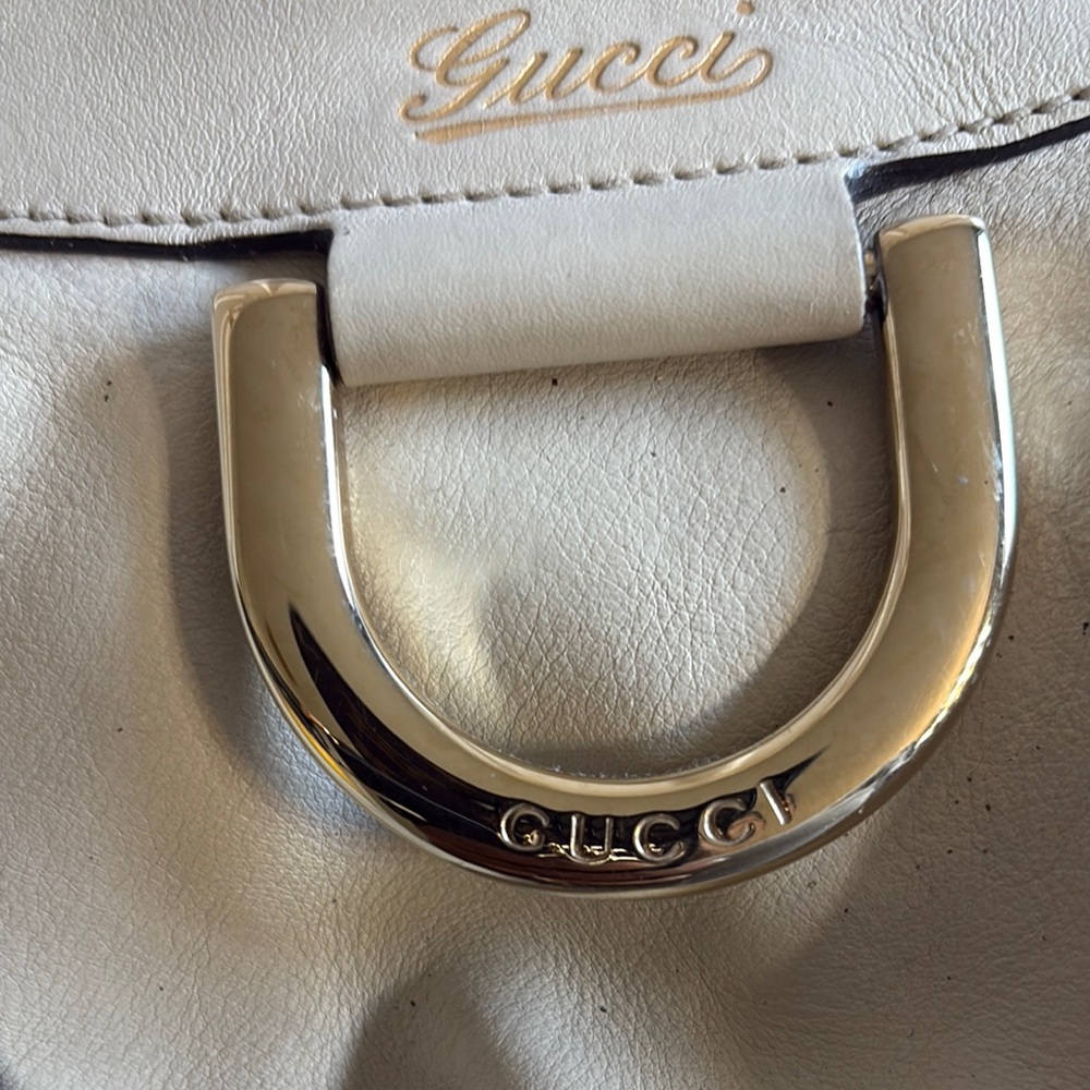 Gucci Cream Hobo Bag with Elegant D-Ring Accent - Picture 7 of 9